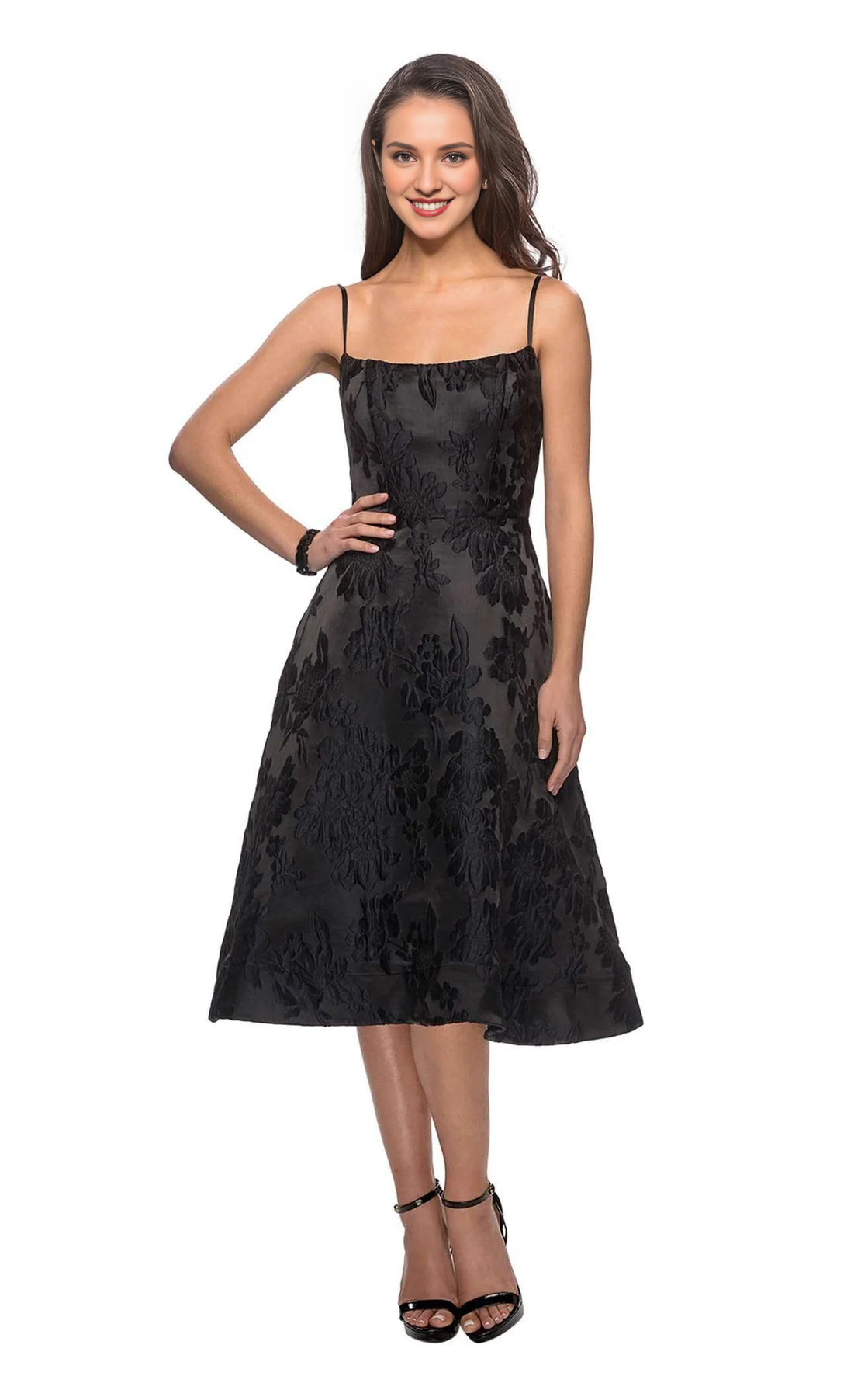 Camicia aderente a trapezio con scollo quadrato e abito da ballo con motivo floreale